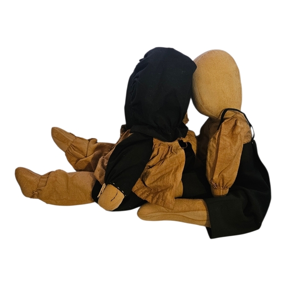 Pair Of Traditional Faceless Amish Boy & Girl Folk Art Dolls - Picture 2 of 4